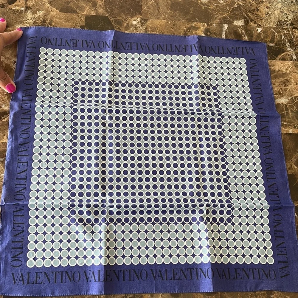 VALENTINO - Picture 3 of 4